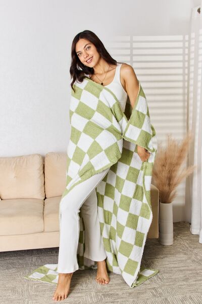 Cozy Checkered Throw Blanket